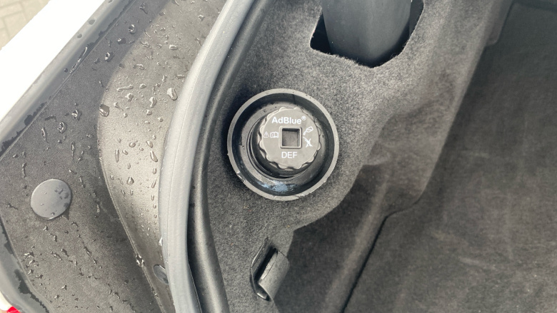 Jaguar XE 2.0 D200 R-Dynamic SE 4dr Auto Diesel Saloon